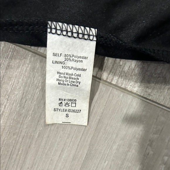 Elegant Black Dress with Puff Sleeves - Picture 9 of 10